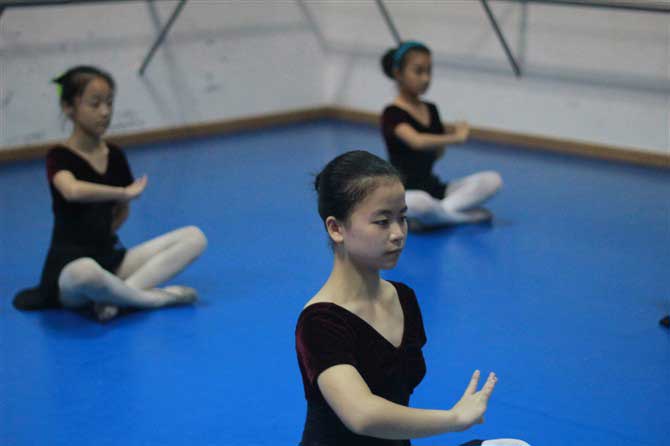 四川南充菊影舞蹈學校舞蹈室地板 四川南充菊影舞蹈學校舞蹈室地板